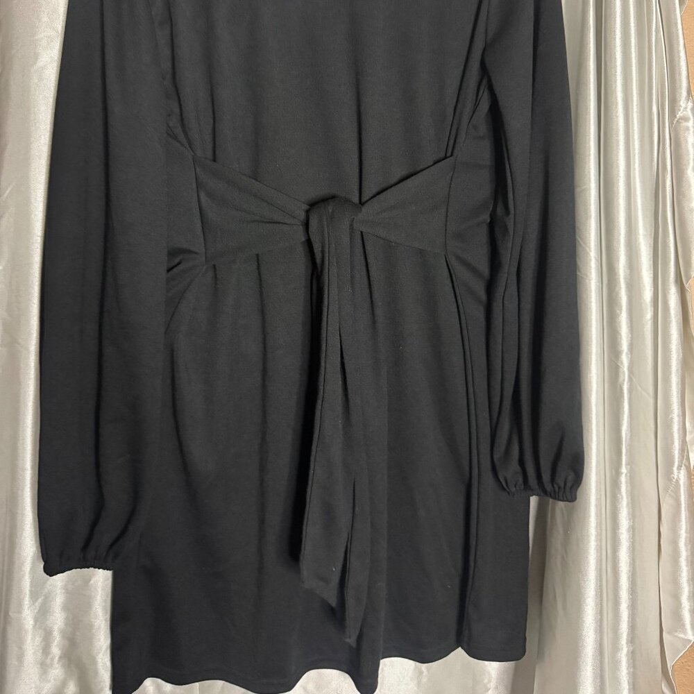 Tobrief Ladies front tie black dress. Size XL - Picture 3 of 3